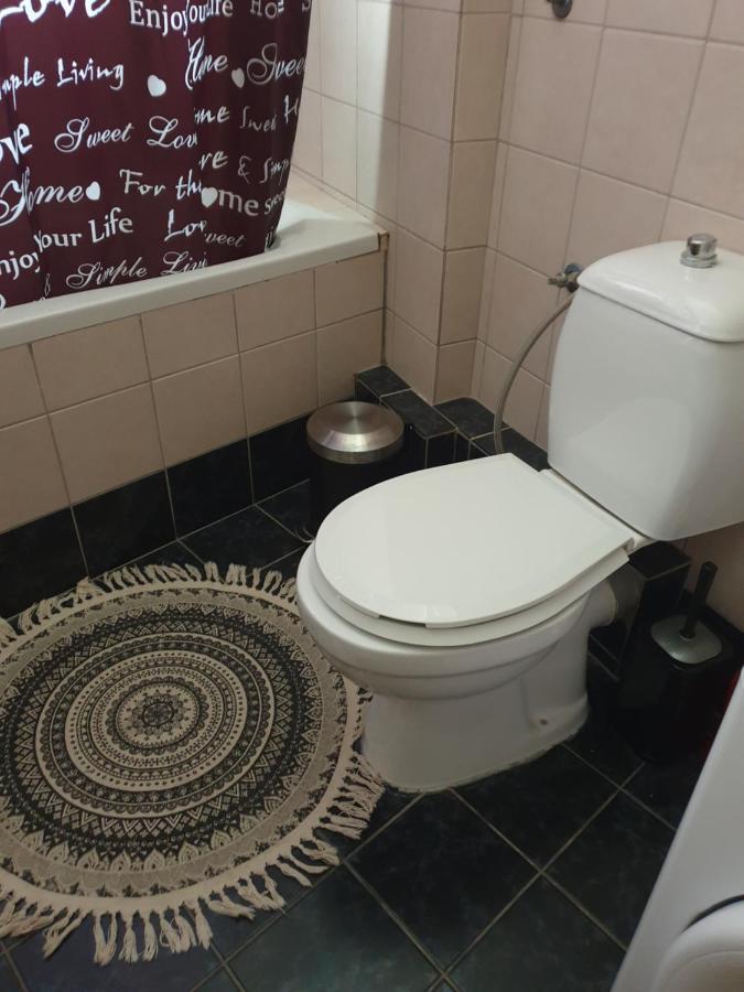 Comfortable Apartment In The Center Of Volos Very Close To The Port Bagian luar foto